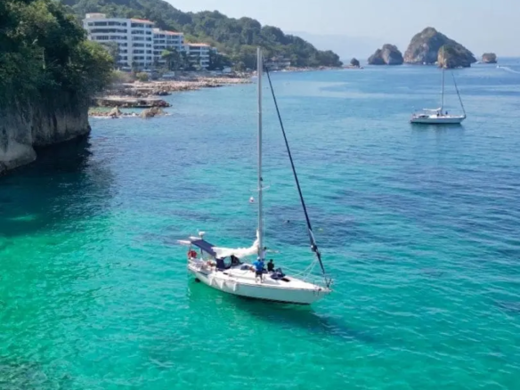 Veleros en Puerto Vallarta – Macarena 38ft - 016