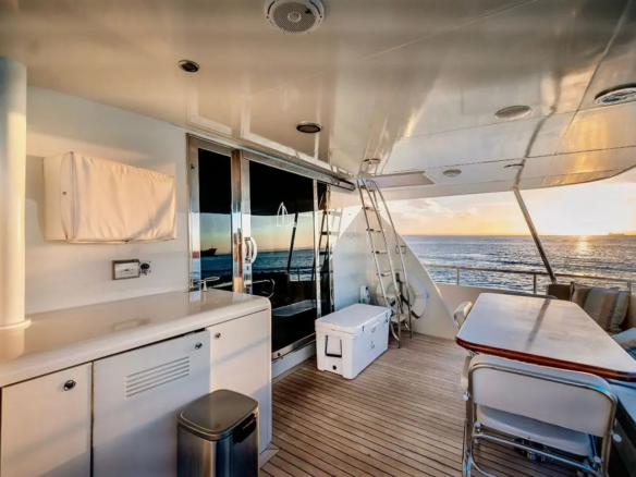 renta yate de lujo la paz 6