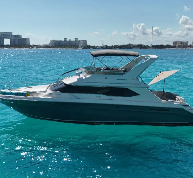 yacht club cancun