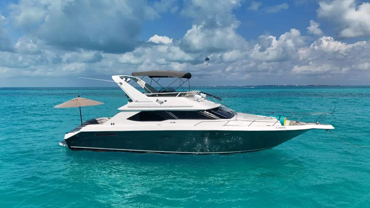 yacht club cancun 2
