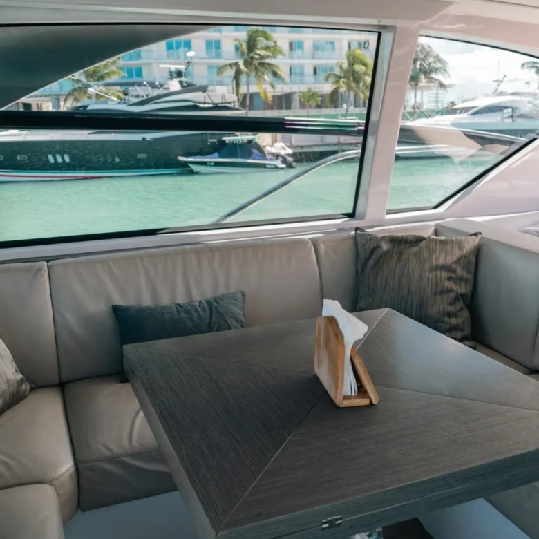 yacht rental cancun 11
