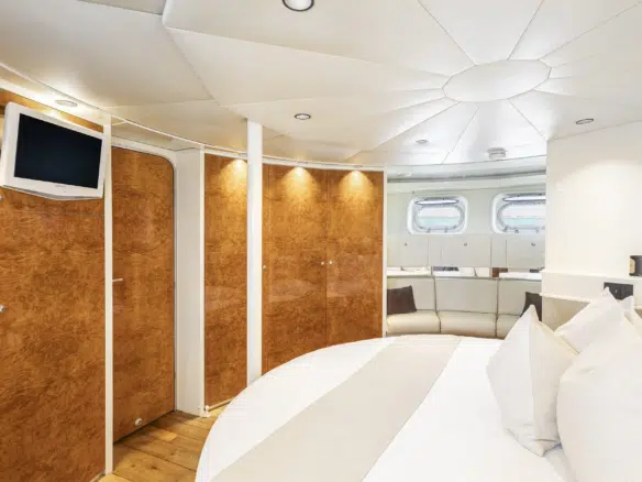 luxury yacht cancun 4