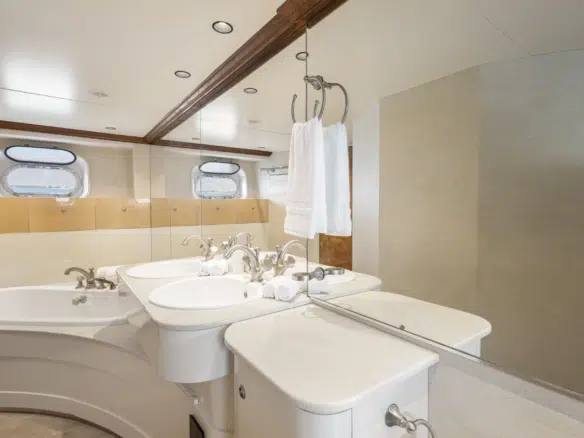 luxury yacht cancun 5