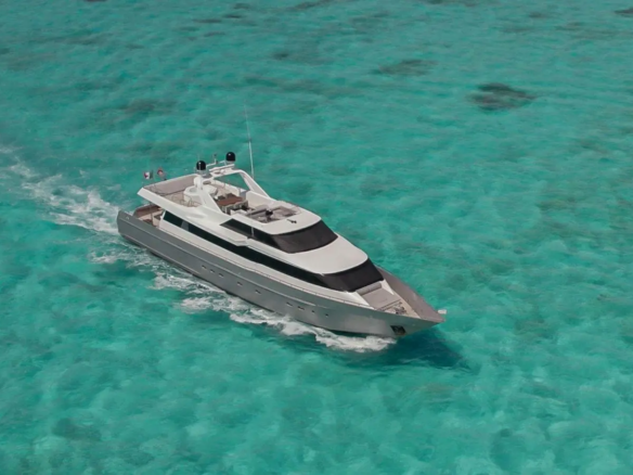 luxury yacht cancun 8