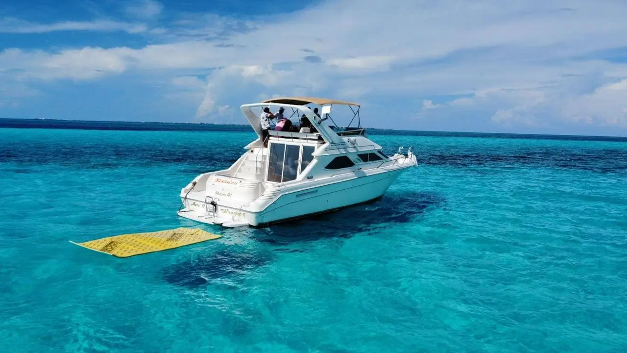 yacht tours in cancun 13