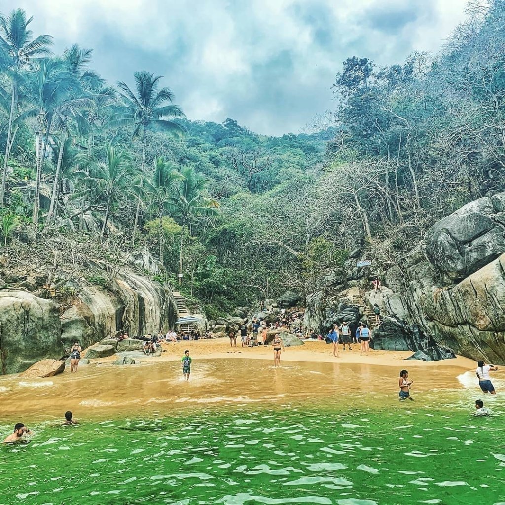 Playa Colomitos - Renta de yates en Vallarta 2