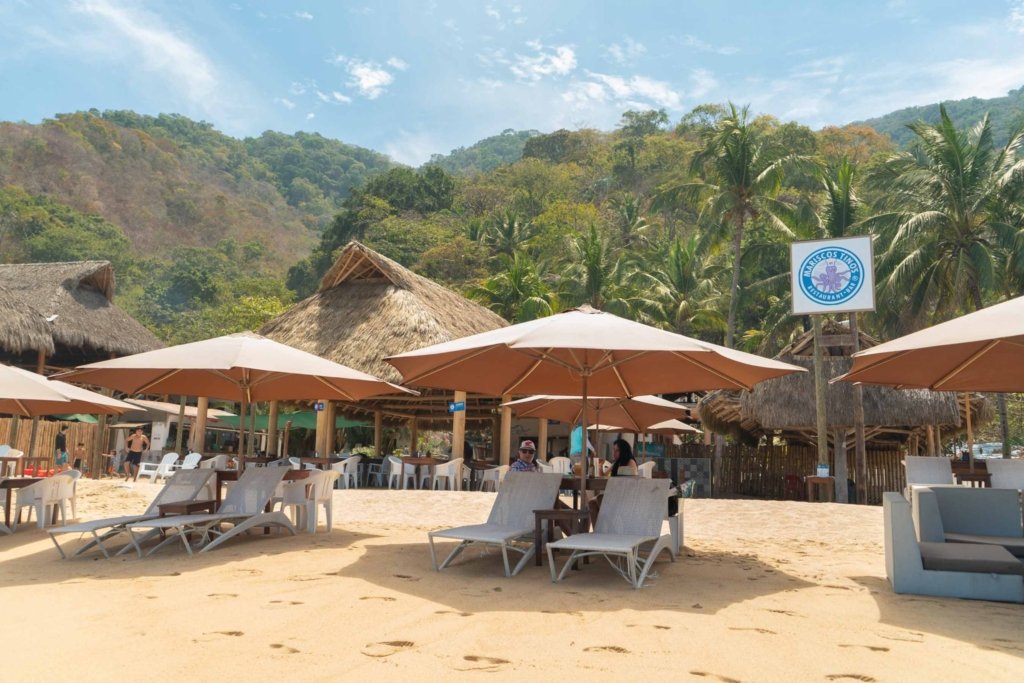 Playa Las Animas - Renta de yates en Puerto Vallarta 3