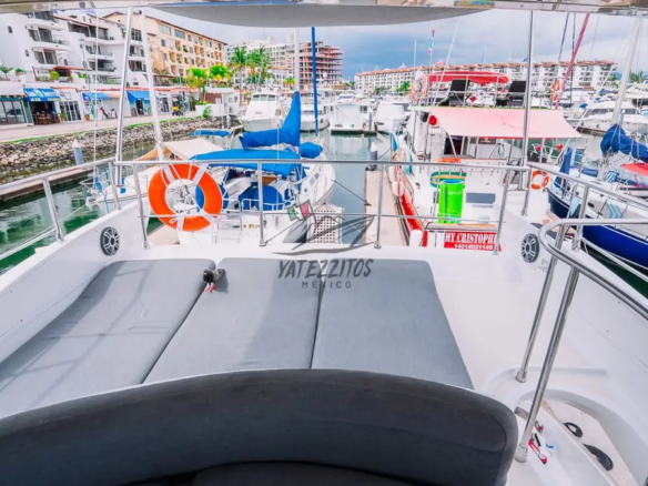 Yates en Vallarta - Don Jony Azimut 55ft - 003