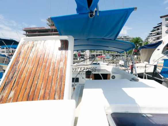 Veleros en Puerto Vallarta – Macarena 38ft - 003