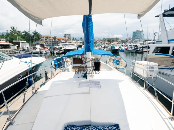 Veleros en Puerto Vallarta – Macarena 38ft - 001