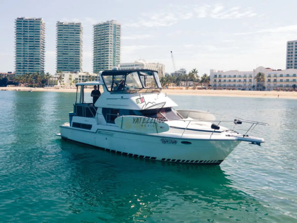 Yates en Puerto Vallarta - Yate Bye Bye - Yatezzitos México - 017