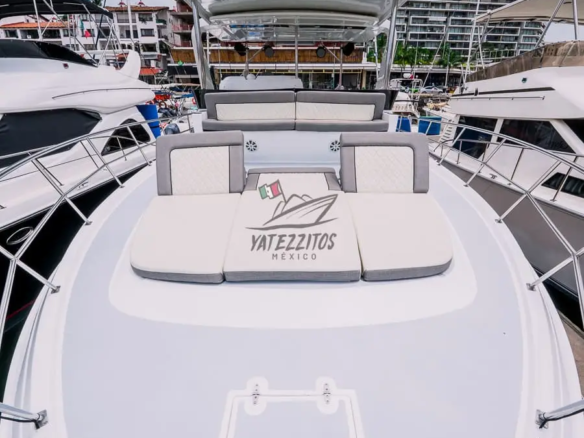 Tour a Puerto Vallarta – Yate Calypso Cruiser 43″ 001