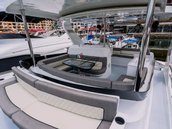Tour a Puerto Vallarta – Yate Calypso Cruiser 43″ 003