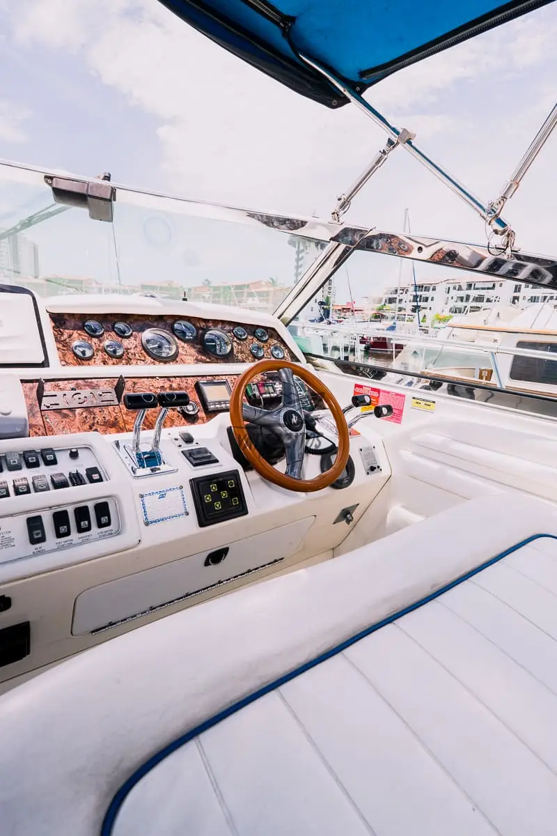 Boat Rental Puerto Vallarta – Delta Sea Ray 42″ 020