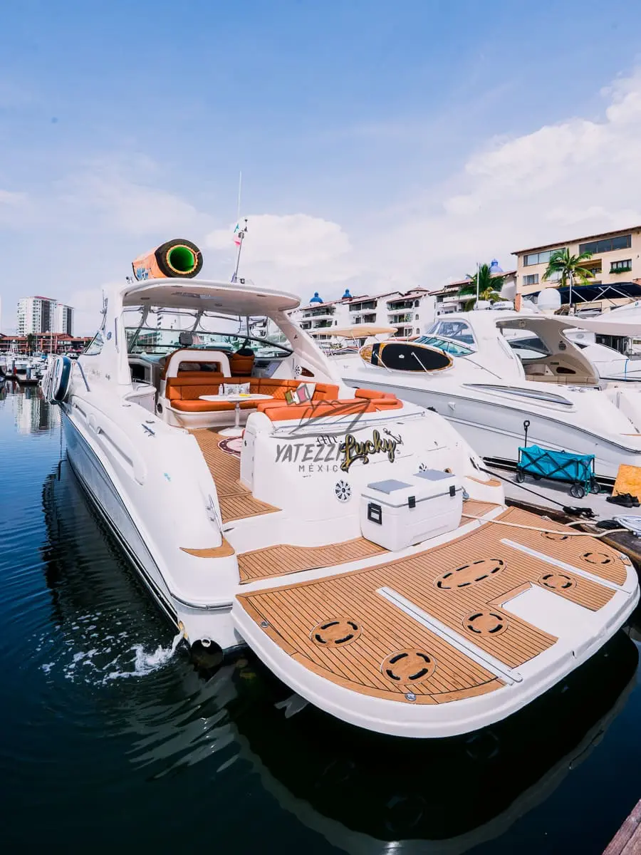 Yacht rental Vallarta – Mr. Lucky Sundancer - 0004