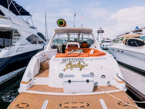Yacht rental Vallarta – Mr. Lucky Sundancer - 0001