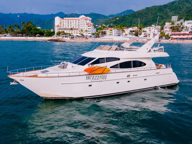 Yate de lujo Tanjia navegando en Puerto Vallarta