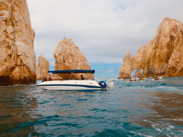 Fotografía de renta de lanchas en Los Cabos a bordo de Renta de Lanchas en Los Cabos — Chaparral Cabo Life 28ft - Vista 6