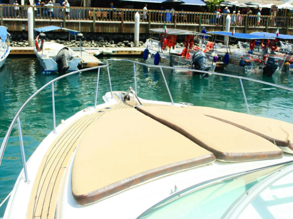 Fotografía de renta de yate barato en Los Cabos a bordo de Renta de Yate Barato en Los Cabos - Vista 3