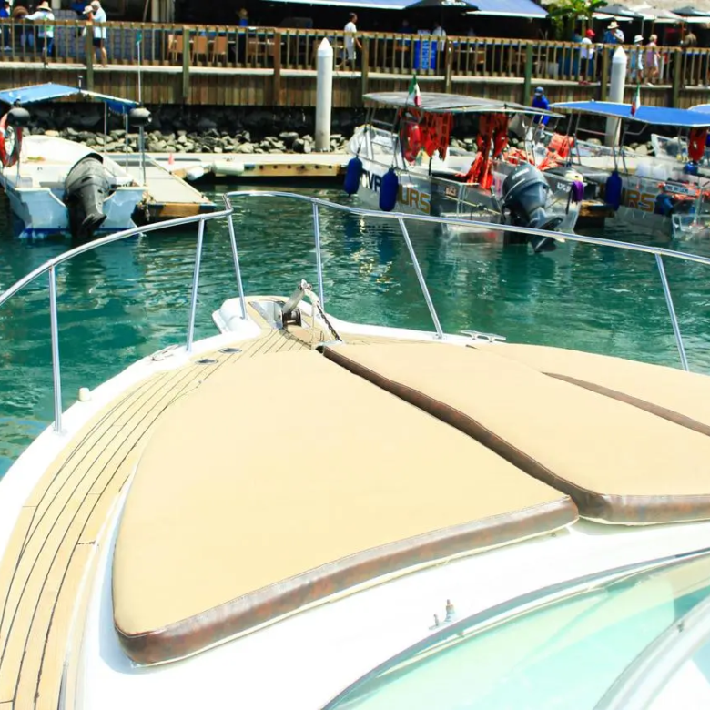 Fotografía de renta de yate barato en Los Cabos a bordo de Renta de Yate Barato en Los Cabos - Vista 3