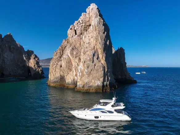 Fotografía de yate Azimut en Cabo San Lucas a bordo de Yate Azimut en Cabo San Lucas: Navega - Vista 3