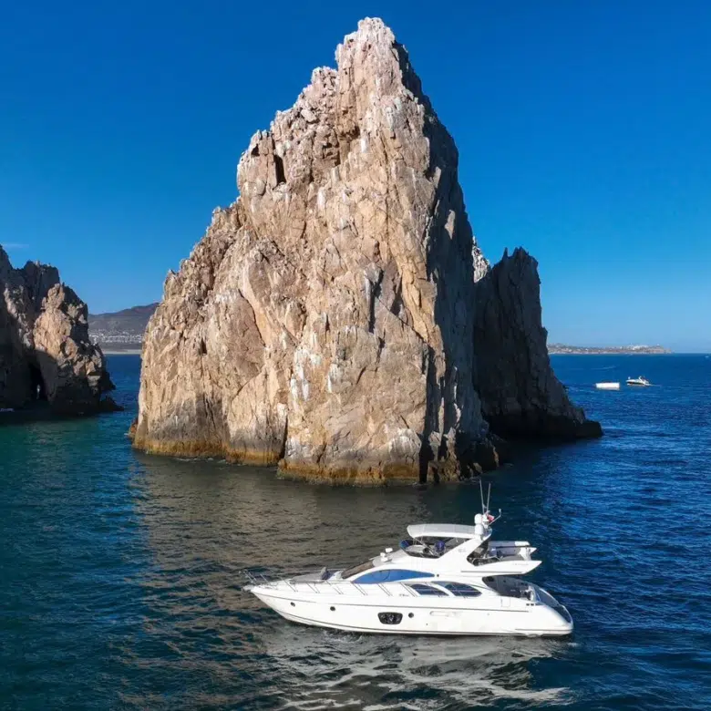 Fotografía de yate Azimut en Cabo San Lucas a bordo de Yate Azimut en Cabo San Lucas: Navega - Vista 3