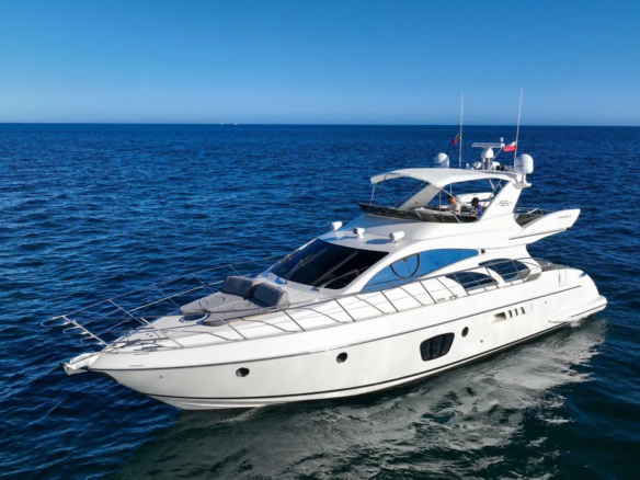 Fotografía de yate Azimut en Cabo San Lucas a bordo de Yate Azimut en Cabo San Lucas: Navega - Vista 2