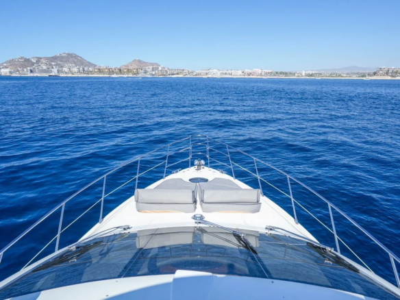 Fotografía de yate Azimut en Cabo San Lucas a bordo de Yate Azimut en Cabo San Lucas: Navega - Vista 4