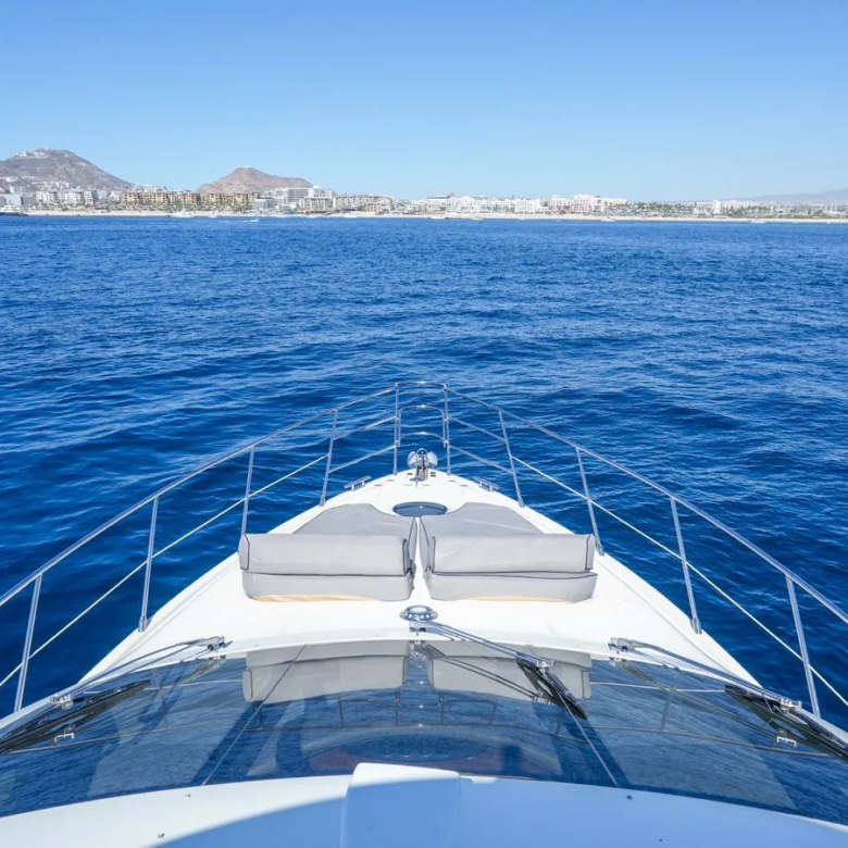 Fotografía de yate Azimut en Cabo San Lucas a bordo de Yate Azimut en Cabo San Lucas: Navega - Vista 4