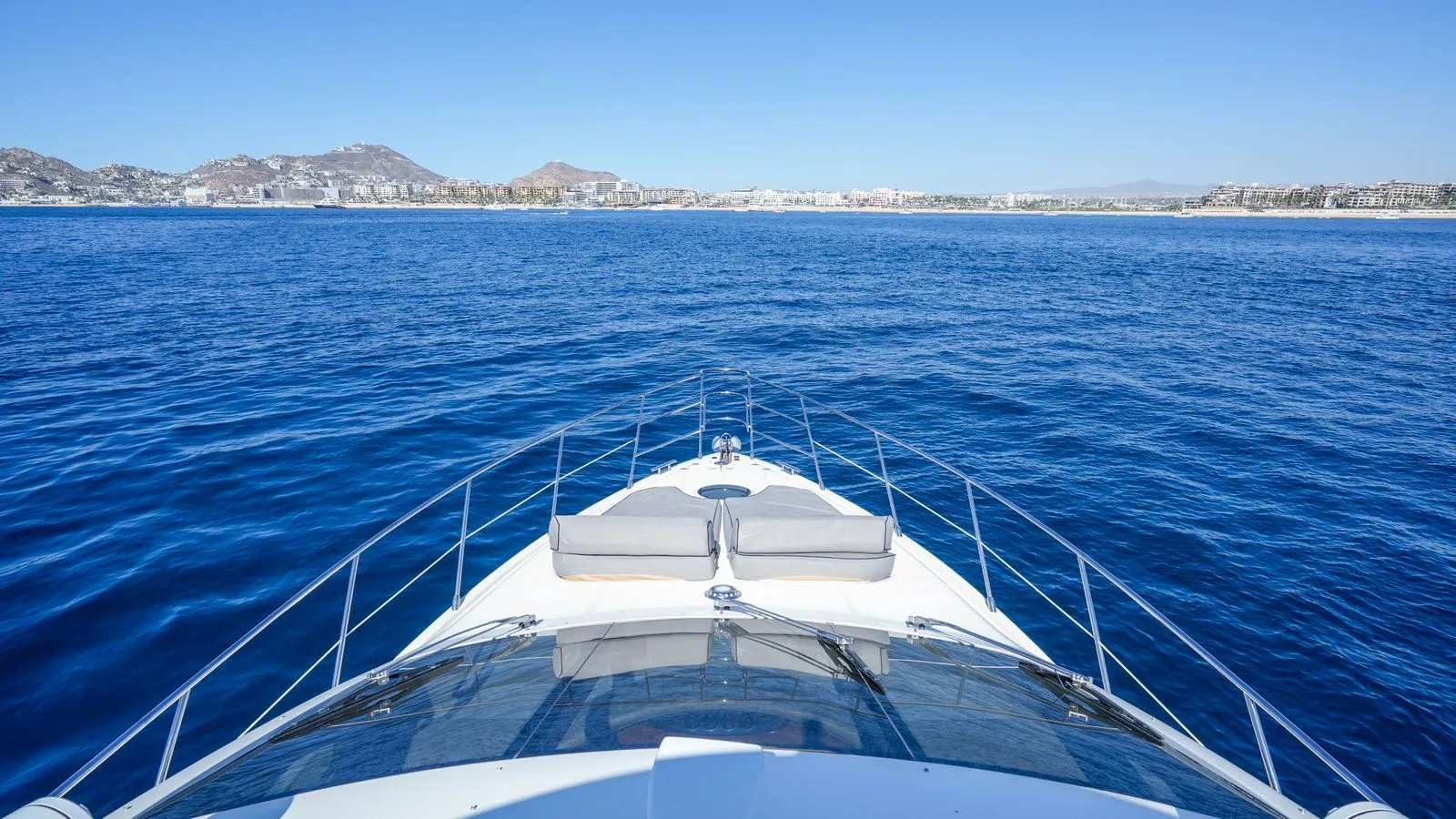 WhatsApp-Image-2026-02-03-at-9.46.48-AM-_1_ Fotografía de yate Azimut en Cabo San Lucas a bordo de Yate Azimut en Cabo San Lucas: Navega - Vista 4