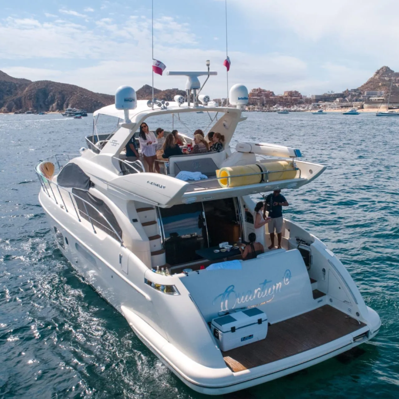 Fotografía de yate Azimut en Cabo San Lucas a bordo de Yate Azimut en Cabo San Lucas: Navega - Vista 5