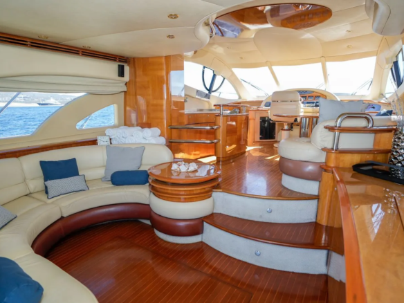 Fotografía de yate Azimut en Cabo San Lucas a bordo de Yate Azimut en Cabo San Lucas: Navega - Vista 6