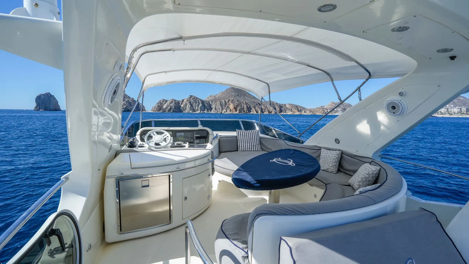WhatsApp-Image-2026-02-03-at-9.46.48-AM-_4_ Fotografía de yate Azimut en Cabo San Lucas a bordo de Yate Azimut en Cabo San Lucas: Navega - Vista 7