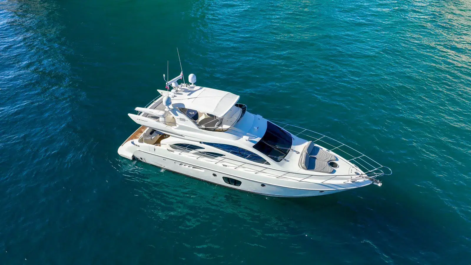 WhatsApp-Image-2026-02-03-at-9.46.48-AM Fotografía de yate Azimut en Cabo San Lucas a bordo de Yate Azimut en Cabo San Lucas: Navega - Vista 8