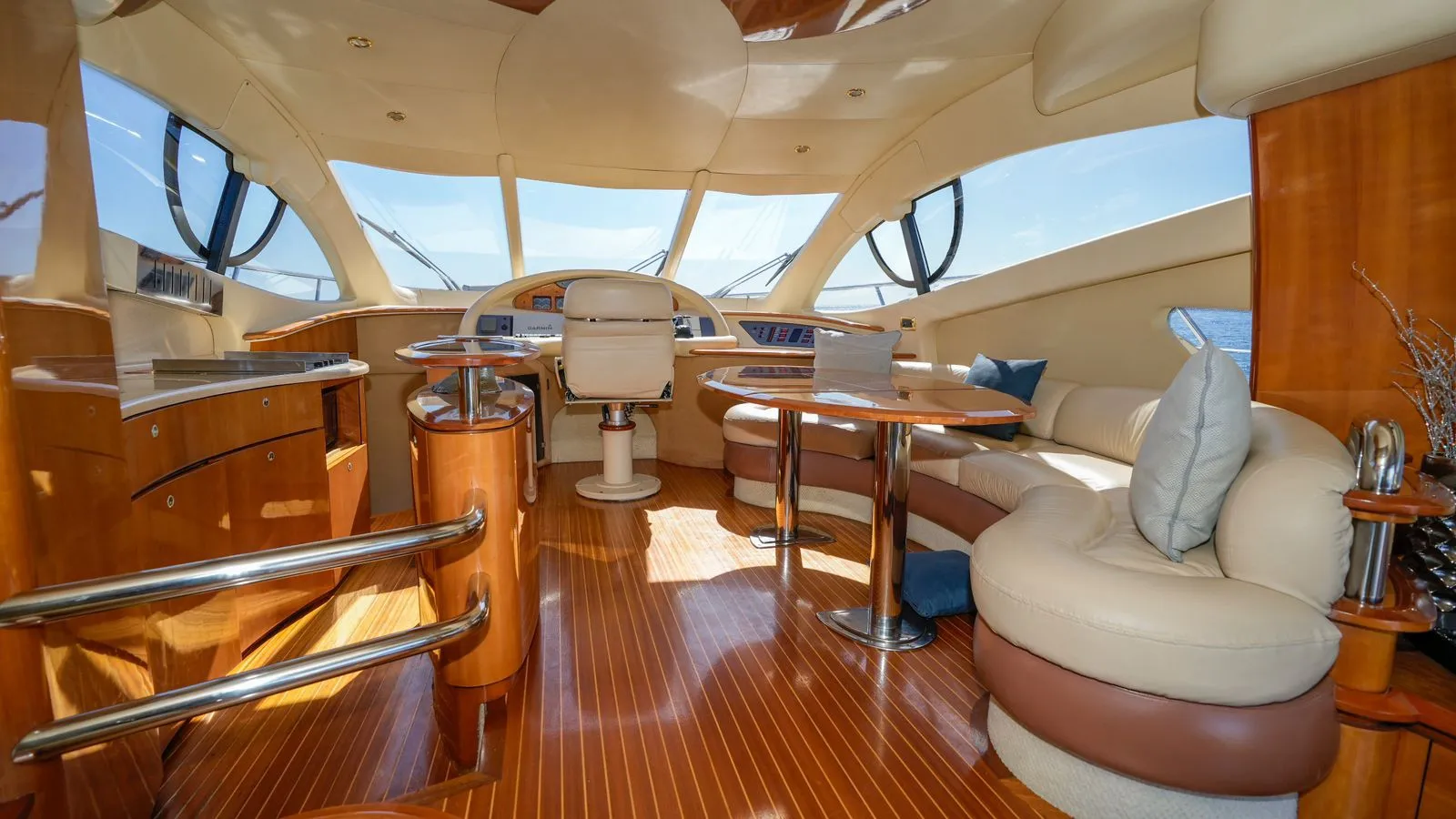 WhatsApp-Image-2026-02-03-at-9.46.49-AM-_5_ Fotografía de yate Azimut en Cabo San Lucas a bordo de Yate Azimut en Cabo San Lucas: Navega - Vista 13