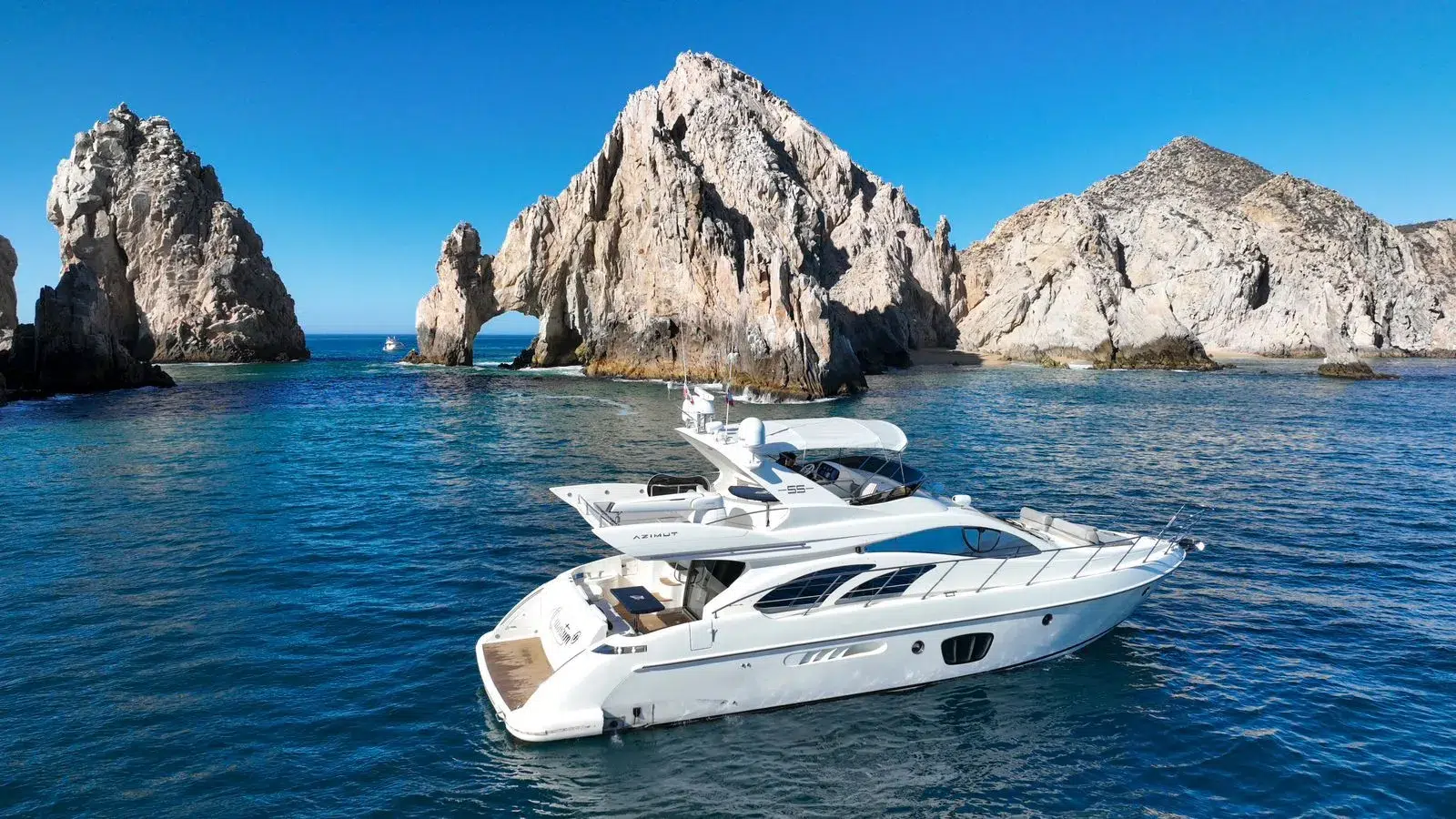 WhatsApp-Image-2026-02-03-at-9.46.49-AM-_6_ Fotografía de yate Azimut en Cabo San Lucas a bordo de Yate Azimut en Cabo San Lucas: Navega - Vista 14