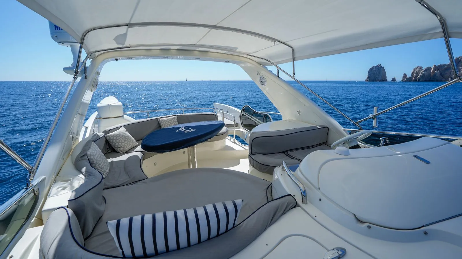WhatsApp-Image-2026-02-03-at-9.46.50-AM-_1_ Fotografía de yate Azimut en Cabo San Lucas a bordo de Yate Azimut en Cabo San Lucas: Navega - Vista 17