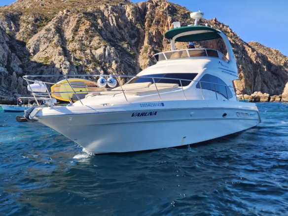 Fotografía de renta de yate Sea Ray en Cabo San Lucas a bordo de Yate Sea Ray en Cabo San Lucas: Varuna Fly 42ft - Vista 4