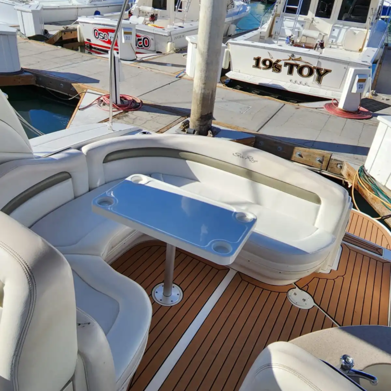 Fotografía de yate pequeño en Cabo San Lucas a bordo de Yate Pequeño en Cabo San Lucas: Renta Privada con La Morrita - Vista 2