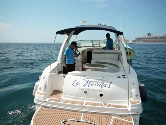 Fotografía de yate pequeño en Cabo San Lucas a bordo de Yate Pequeño en Cabo San Lucas: Renta Privada con La Morrita - Vista 4