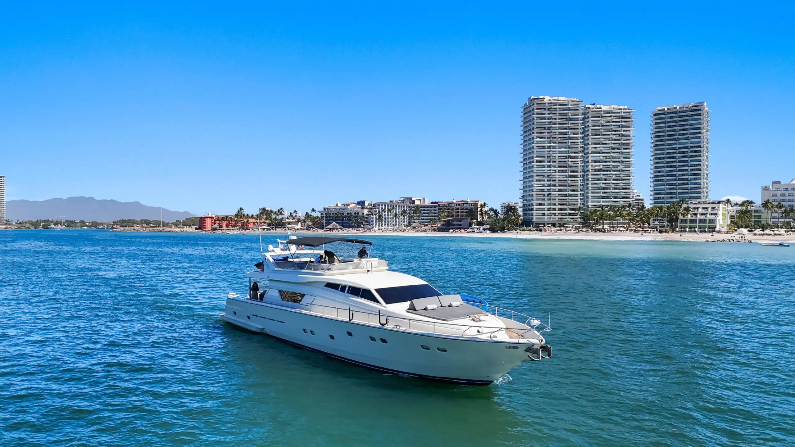 WhatsApp Image 2026-02-26 at 9.01.35 AM (2) yate de lujo en puerto vallarta -01