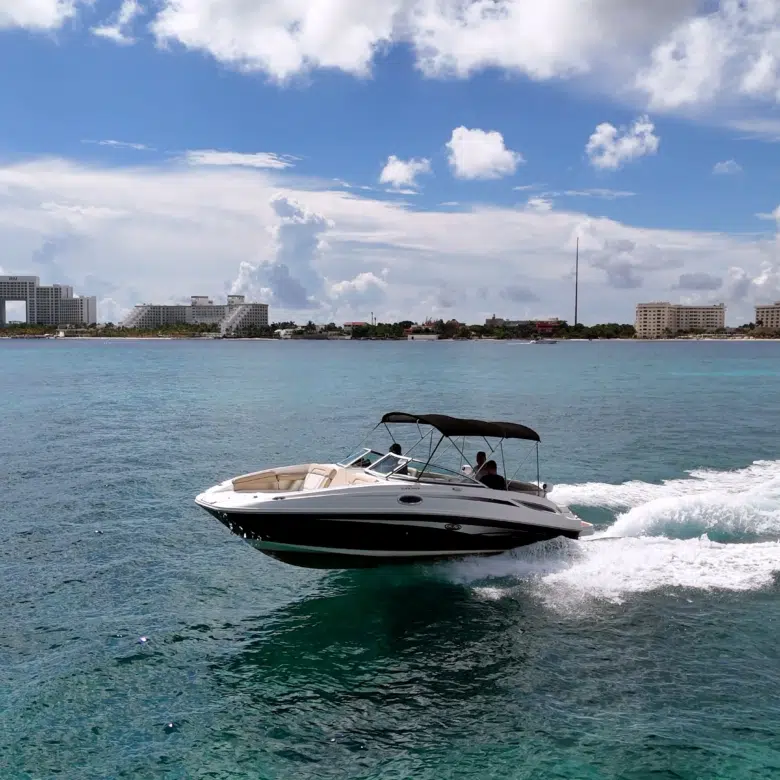 renta de lancha tri en cancun 1