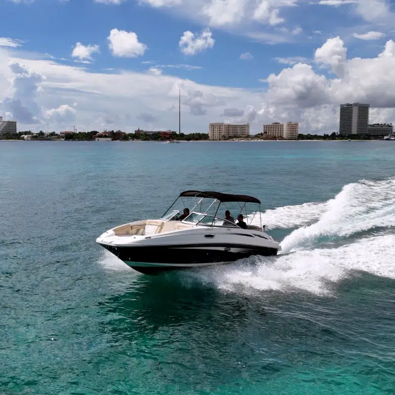renta de lancha tri en cancun 2
